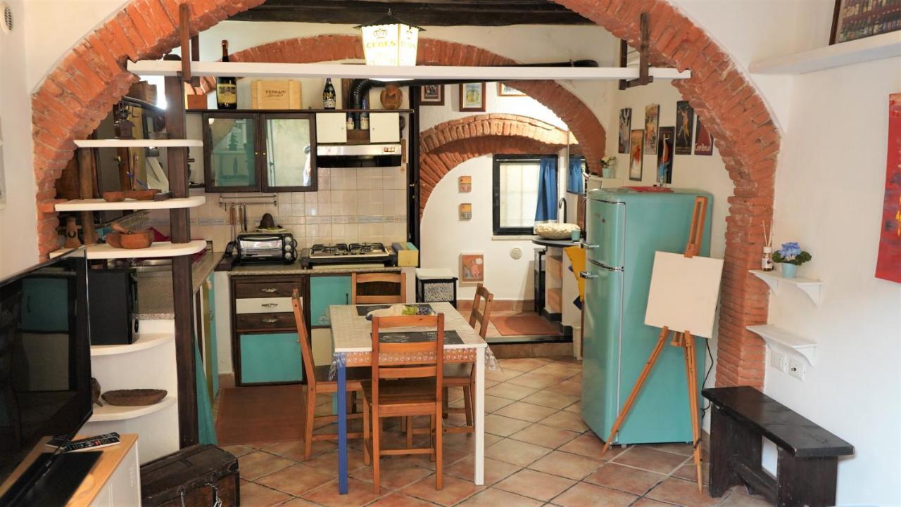 La Taverna Di Gianni Near The Beach Italy Riviera Savona Eksteriør bilde